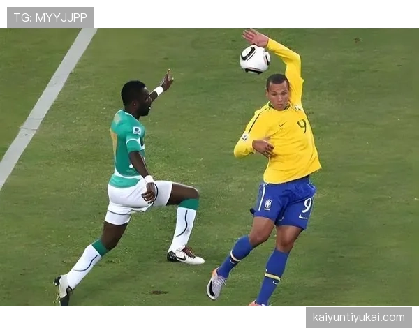 场上遇到外物入侵，足球规则这样判罚才公平公正？