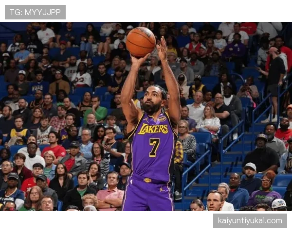 里夫斯无球跑位提升湖人三分效率，明显优于替补得分手表现